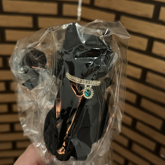 Bath and Body Works Cat With Wallflower Plug w/ Marshmallow Fireside Wallflower - Picture 2 of 4